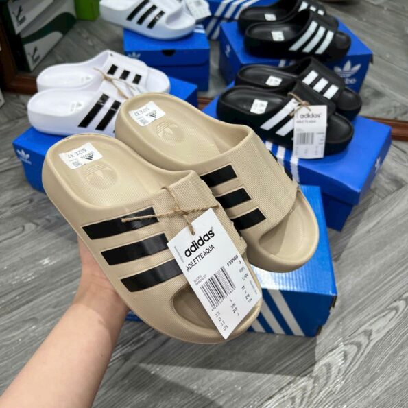 Dép Adidas Adifom Superstar đủ màu chuẩn Auth 99%, thiết kế slip-on, chất liệu mút xốp Cloudfoam, logo 3 sọc nổi bật.