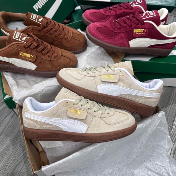 Puma Palermo OG phối màu xanh dương/trắng, tag vàng đặc trưng, chất liệu da lộn cao cấp.