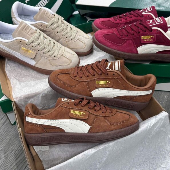 Puma Palermo OG phối màu xanh dương/trắng, tag vàng đặc trưng, chất liệu da lộn cao cấp.