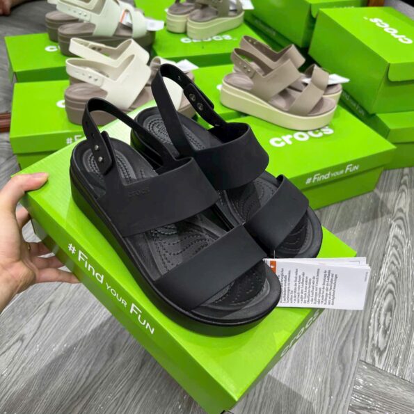 Giày nữ Crocs Brooklyn Upper Low Wedge đủ màu, bản VIP chuẩn Auth 99%, đế xuồng 7,5cm, quai sau chắc chắn.
