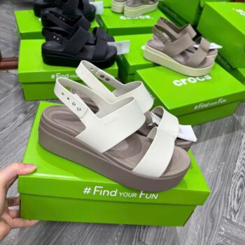 Giày nữ Crocs Brooklyn Upper Low Wedge đủ màu, bản VIP chuẩn Auth 99%, đế xuồng 7,5cm, quai sau chắc chắn.