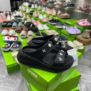 Dép Crocs Crush Sandal hai quai đế cao 6cm, bản VIP chuẩn Auth, màu trắng, chất liệu Croslite, lỗ gắn Jibbitz charms.
