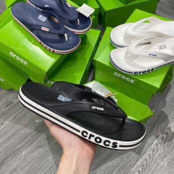 Dép xỏ ngón Unisex Crocs Bayaband bản VIP chuẩn Auth, màu navy, chất liệu Croslite, sọc thể thao, đế massage êm ái.