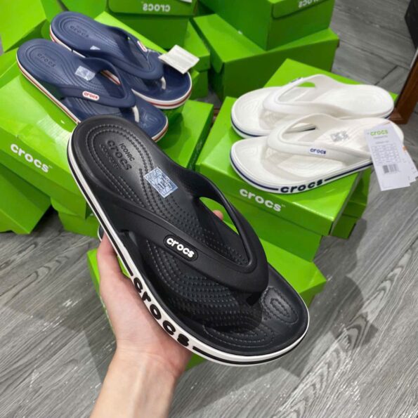 Dép xỏ ngón Unisex Crocs Bayaband bản VIP chuẩn Auth, màu navy, chất liệu Croslite, sọc thể thao, đế massage êm ái.