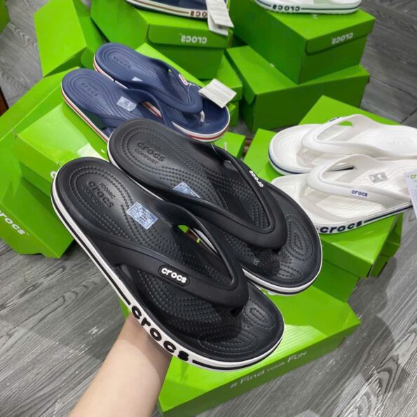 Dép xỏ ngón Unisex Crocs Bayaband bản VIP chuẩn Auth, màu navy, chất liệu Croslite, sọc thể thao, đế massage êm ái.