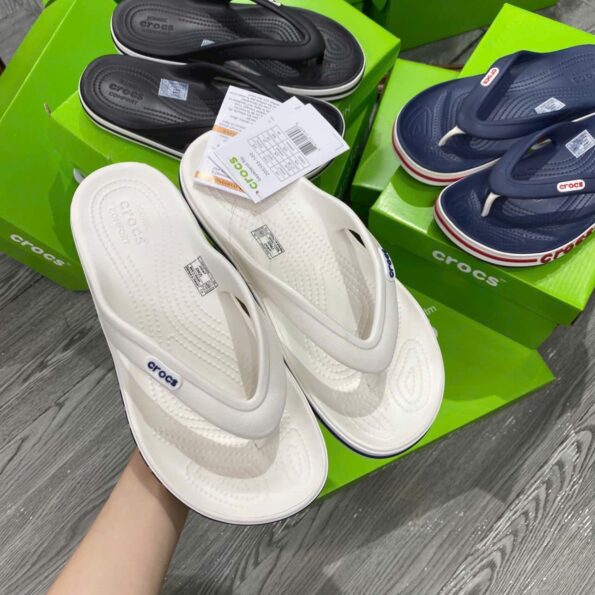 Dép xỏ ngón Unisex Crocs Bayaband bản VIP chuẩn Auth, màu navy, chất liệu Croslite, sọc thể thao, đế massage êm ái.
