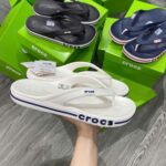 Dép Xỏ Ngón Unisex Crocs Bayaband – Trắng – Bản VIP Chuẩn Auth 2