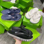 Dép Xỏ Ngón Unisex Crocs Bayaband – Đen- Bản VIP Chuẩn Auth 1