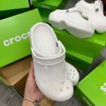 [Ảnh Thật] Dép Clog Unisex Crocs Bella Trắng – Bản VIP Chuẩn Auth 99%, Tặng Charms 4