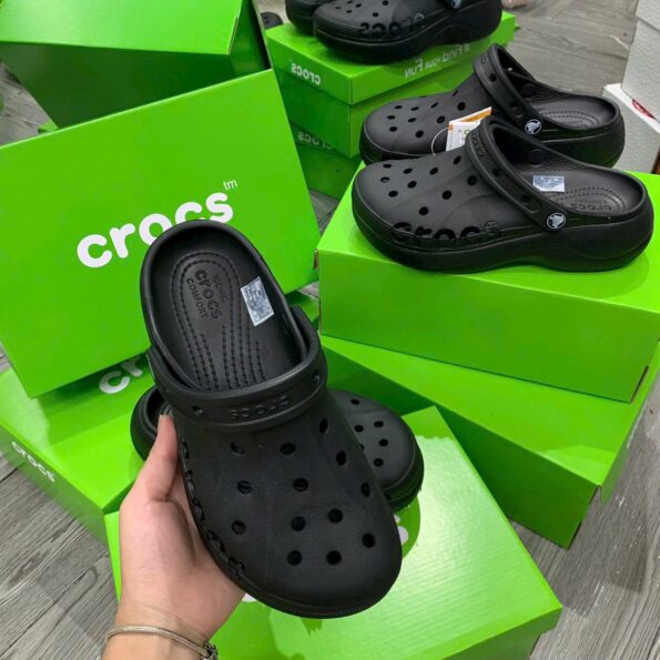 Crocs Baya Platform Clogs đen, giày nữ, bản VIP chuẩn Auth 99%, đế cao 4.7cm, chất liệu Croslite, lỗ thoáng khí, quai sau xoay.