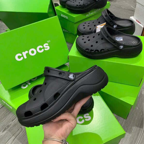 Crocs Baya Platform Clogs đen, giày nữ, bản VIP chuẩn Auth 99%, đế cao 4.7cm, chất liệu Croslite, lỗ thoáng khí, quai sau xoay.